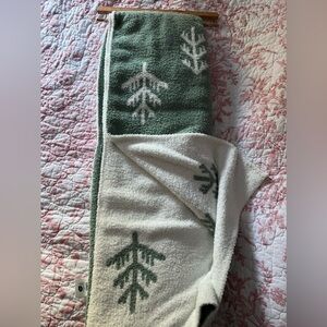 Nicole Miller reversible mint green Christmas tree throw